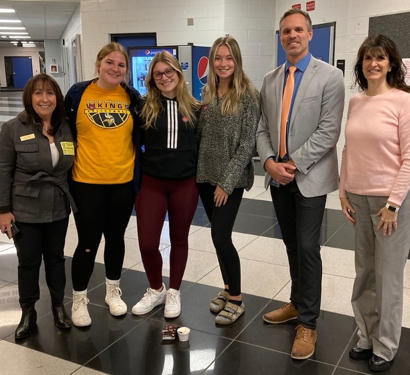MIOaklandClerk's tweet photo. It was great to be back at @WalledLkSchools with @WBClerk registering new, eligible voters!  
As you can see, I'm wearing pink for #BreastCancerAwarenessMonth. #wearpink https://t.co/VBlIyv8ZNs