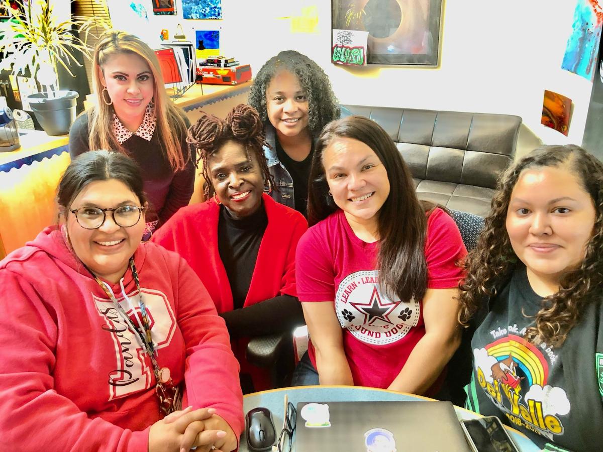 DVISD_OC's tweet photo. 🎤#DVU2022 has been a 🏆HUGE SUCCESS for #ParentCommunityLiaisons! #PCLs learn about 📕VALUABLE RESOURCES to share with #DVISDFamilies
#ParentEngagementMatters
#CommunityComesTogether https://t.co/5TMQ3Ch1st