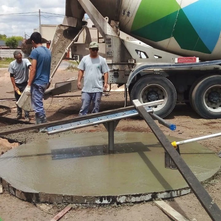 ServPublicMerce's tweet photo. 🚧 Con un gran trabajo por parte del equipo de albañilería, avanzamos en la construcción de la nueva plaza en el barrio Las Acacias 👷‍♂️ 

Seguimos generando espacios de recreación y encuentro para que niños, niñas y adultos disfruten en familia 👪 

#CiudadDeTodos https://t.co/STI9gYogx9