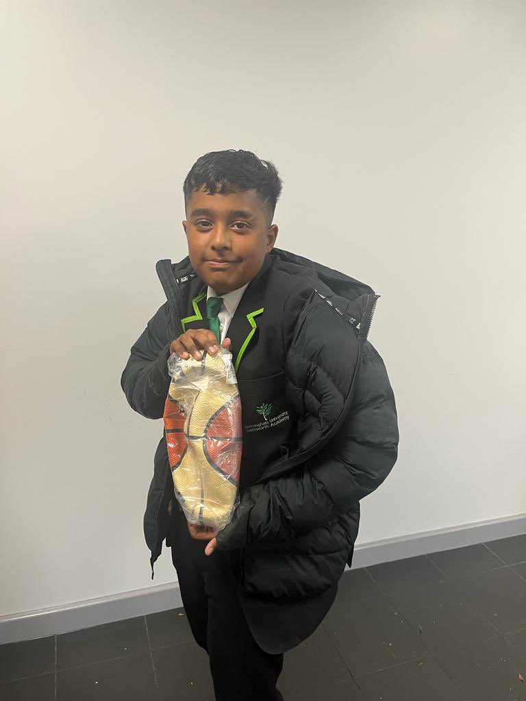 OfficialNUSA's tweet photo. Swapping points for prizes is #TheNUSAWay! We adore seeing our pupils happy; itโs exactly what makes #AmazingNUSA! #Rewards #Positivity #Culture #Pringles #PSMs #HeadsOfYear #TheQueue #TheLinesAreWorthIt ๐ฌ๐ง๐ซ๐ญโฝ๏ธ๐๐๐๐๐ https://t.co/O7Pdyn5BSn