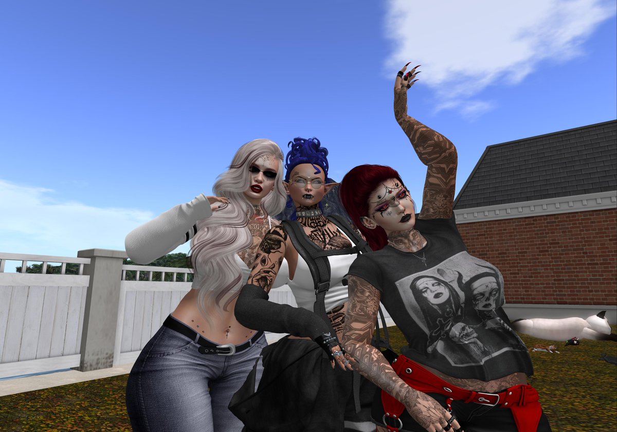My sisters and I hanging out at mom and dad's. I don't know what I would do without these crazy bitches. Love you Abagail and Lilith. <a href="/LbahometM/">Abigail Walker</a> <a href="/morganna_rose/">Lilith Æskilsson-Walker Atomos</a>  #SisterzForever