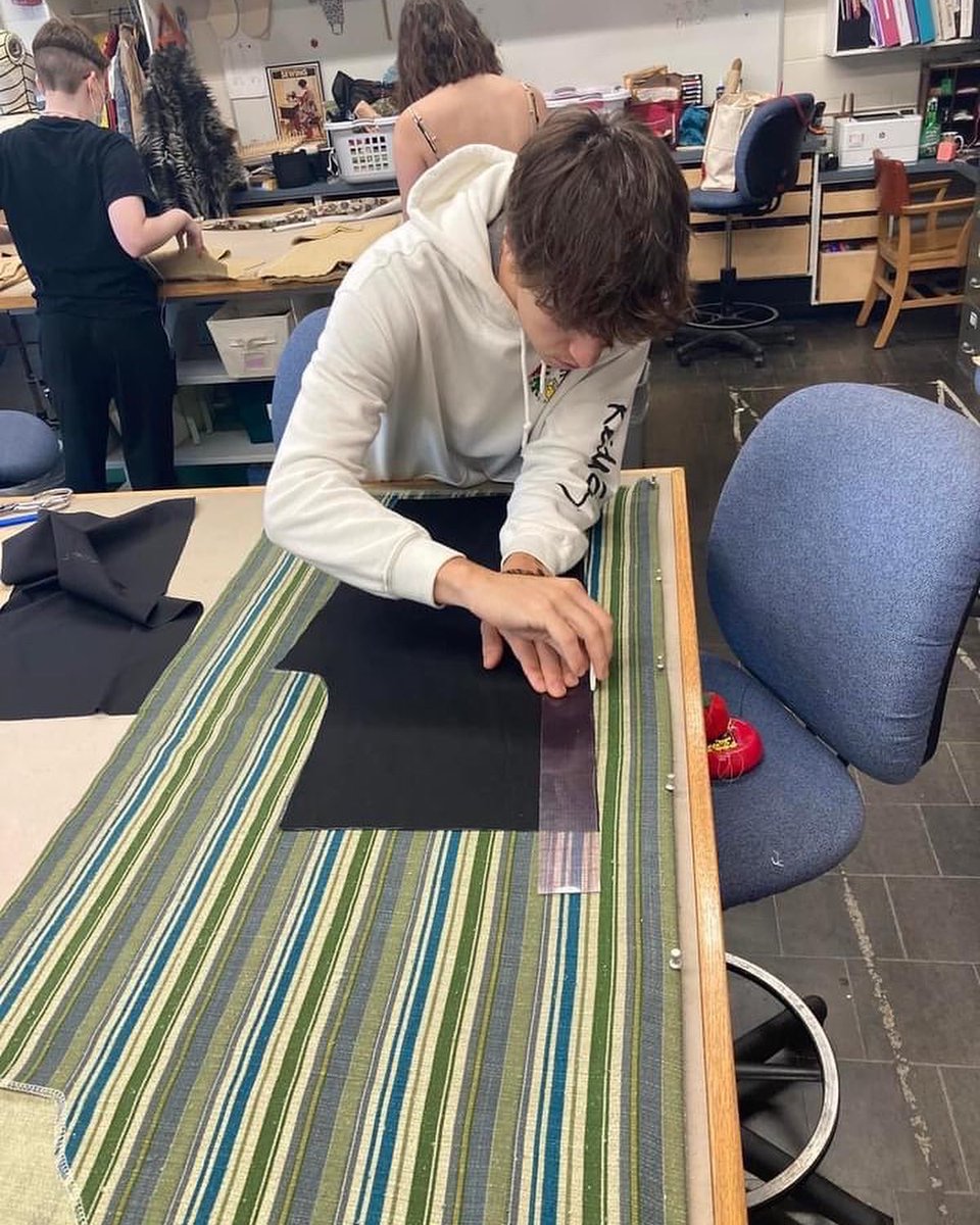 FredoniaTADA's tweet photo. More pictures of our wonderful costume team at work! https://t.co/vbo2Wu9Fkz