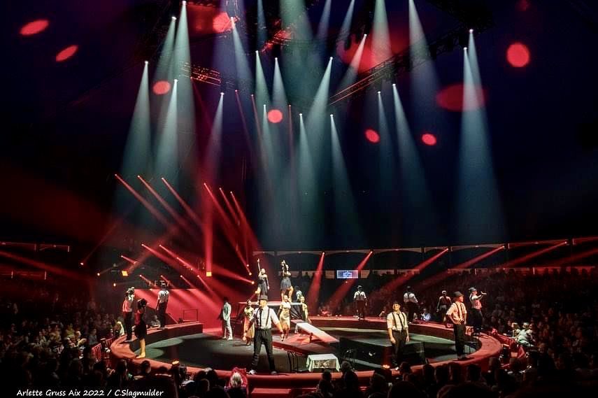 ArletteGruss's tweet photo. Réservé vite sur https://t.co/wB1kFSYpNQ
#ArletteGruss #dînershow #arlettegruss #cirquearlettegruss
#cirquearlettegrussofficiel #cirque #art #culture #merciavous #marque #Entrepreneurs #noel #évènementiel #hotels #télévision #Innovations #MadeinFrance #NouvelleAquitaine https://t.co/SzE5c0TZuM