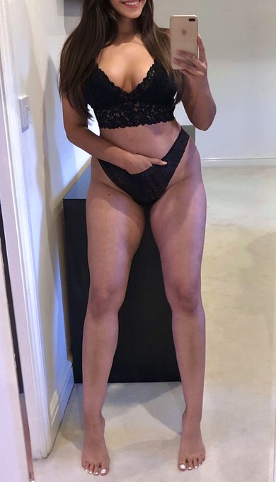 The sexiest curve on your body is your smile 😊 https://t.co/Gd7WkMFD9D
