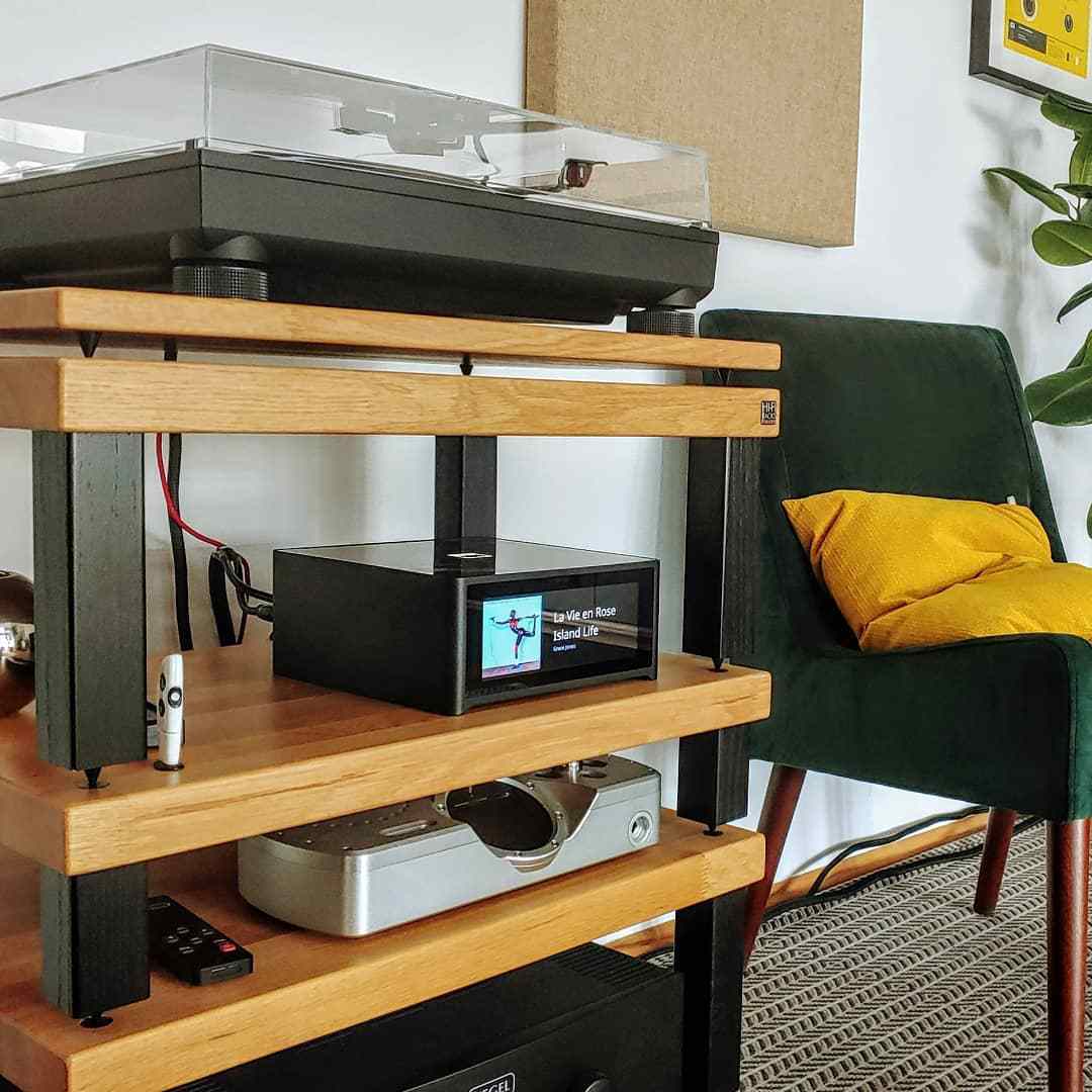 HiFiRacksLtd's tweet photo. Are you a Slave to the Rhythm? #ThursdayThrowback photo from the Rhythm Master Darko Audio featuring @nadelectronics, @technics & @ChordAudio equipment, plus a solid oak #PodiumReference rack with black legs and additional 22mm isolation plinth for the ultimate audio experience. https://t.co/UhiASi8TYj