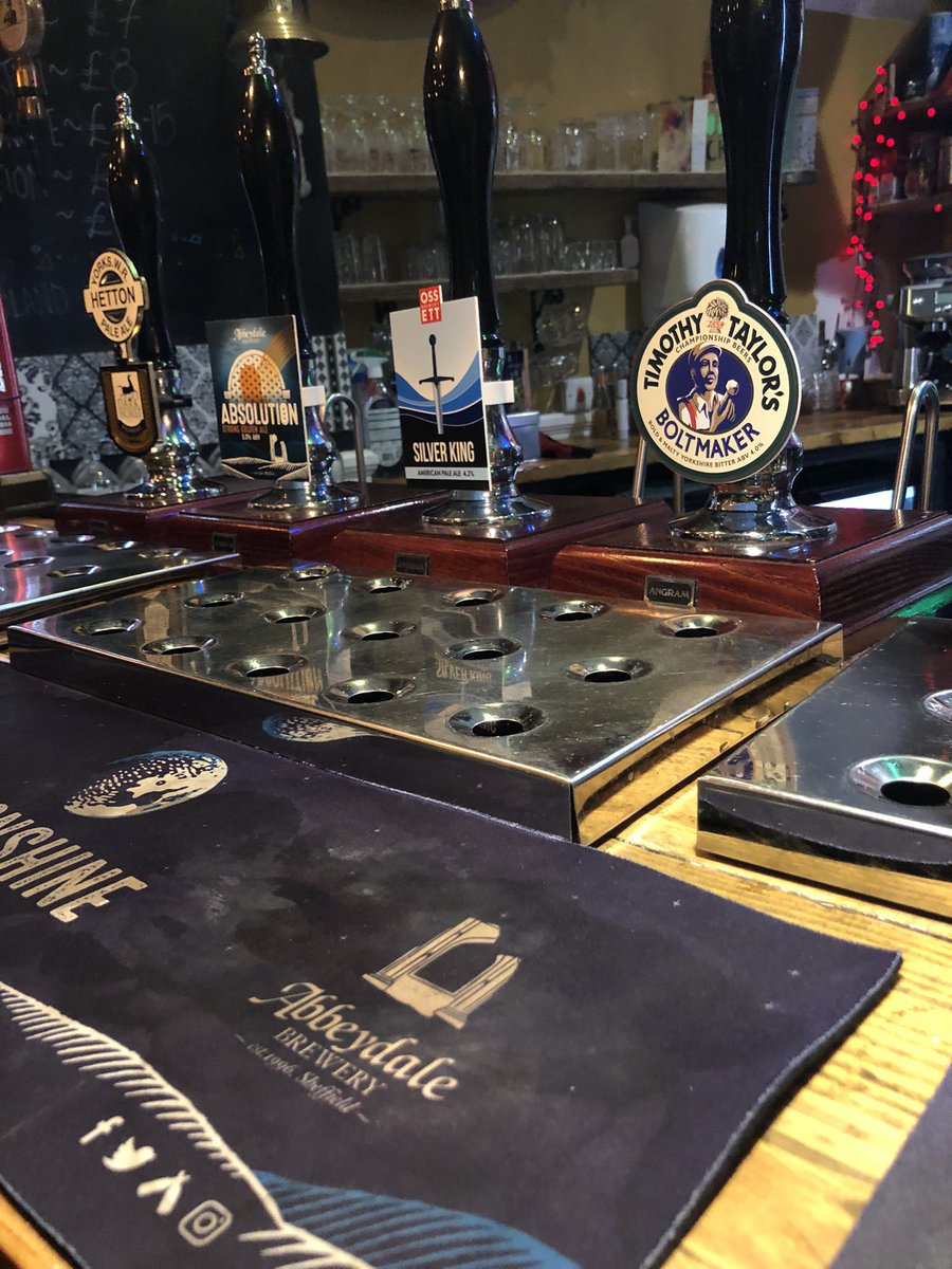 craftwo04350732's tweet photo. One of my local bars now have new owners,one of the things a lot of customers asked for was a dark cask,in the 2 weeks since they had it we have already been treated to @TimothyTaylors #boltmaker #titanic #plumporter and coming soon #bap from @CravenBrew #craftale #supportlocal https://t.co/1v0E1cmoXj