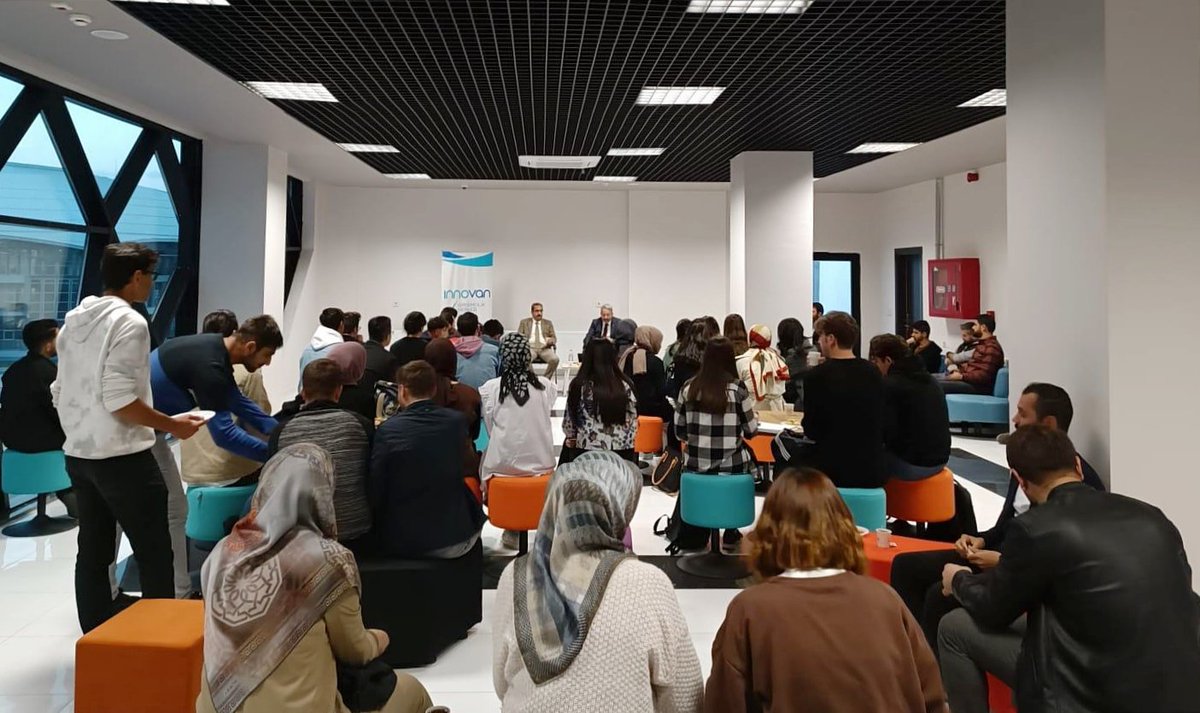 tobbggkvan's tweet photo. Kurul Başkanımız @mseyhandemir; Innovan Girişimcilik Merkezi tarafından düzenlenen "Girişimcilik Sohbetleri" kapsamında üniversite öğrencileri ile bir araya geldi.

@HaberVANYYU @InnovanGM @TC_DAKA @NecdetTakva @hsevli @Prof_SedatYAYLA @higuray65 https://t.co/GoGxoPep1D