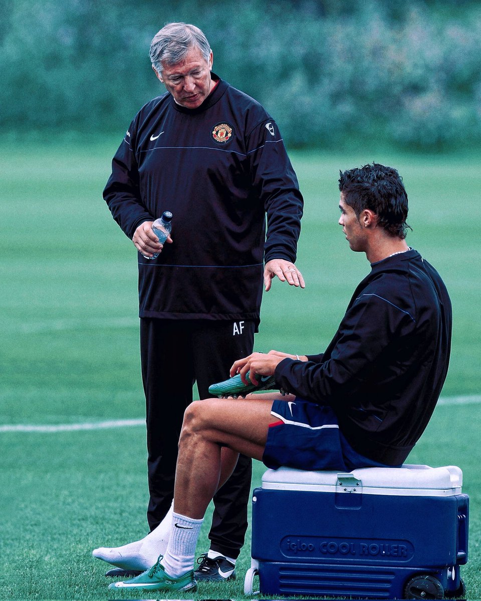 "عندما يظن الشخص أن مصلحته أهم وأنه أكبر من مانشستر يونايتد، فيجب عليه المغادرة". 
🖤Sir🤍 Alexander❤️