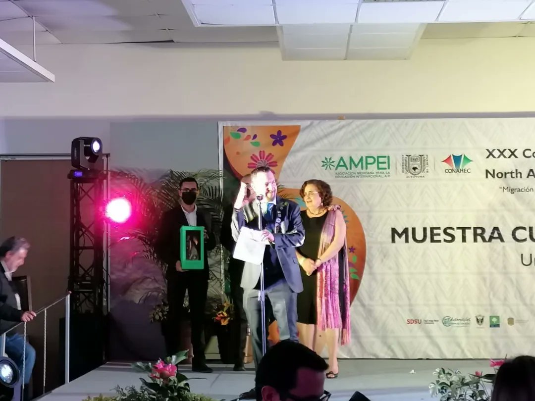 AMPEI1's tweet photo. 🎖 Muy complacidos con la presencia de importantes personalidades en el ámbito internacional, les compartimos un poco de lo vivido el día de hoy en la Muestra Cultural Internacional.
#internacionalización #EducaciónSuperior #Internacional #educacioninternacional #CONAHEC #AMPEI https://t.co/MFujAzf4q4