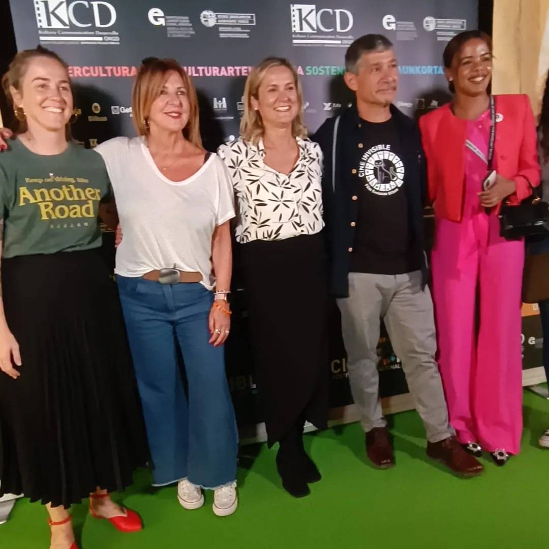 gorabarakaldo's tweet photo. Entrega de premios del festival de #cineinvisible 
Zorionak!!!
@amaiadelcampoberasategi #alkatea @infobarakaldo @nefertity77 @maribelsalasoficial https://t.co/5Lg9d8ZFcS