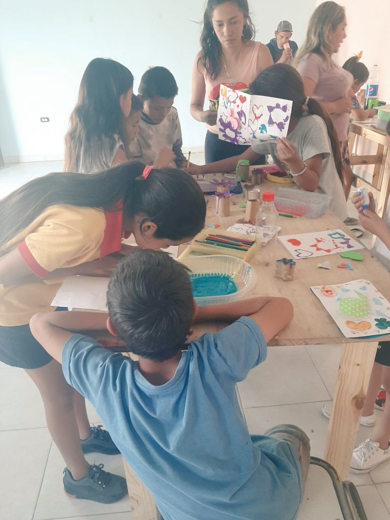 cecili082's tweet photo. Taller de Recreación y juegos..cuidamos nuestras infancias. B° Juan XXIII. Equipo de fortalecimiento y articulación territorial. Secretaría de políticas integrales sobre adicciones. https://t.co/8hx6lo1PRP
