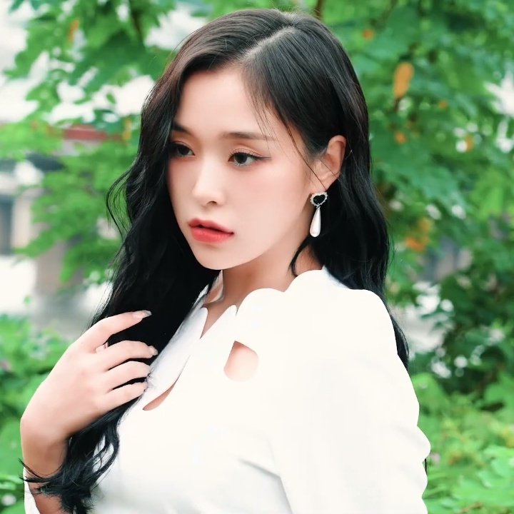 she's so gorgeous??????