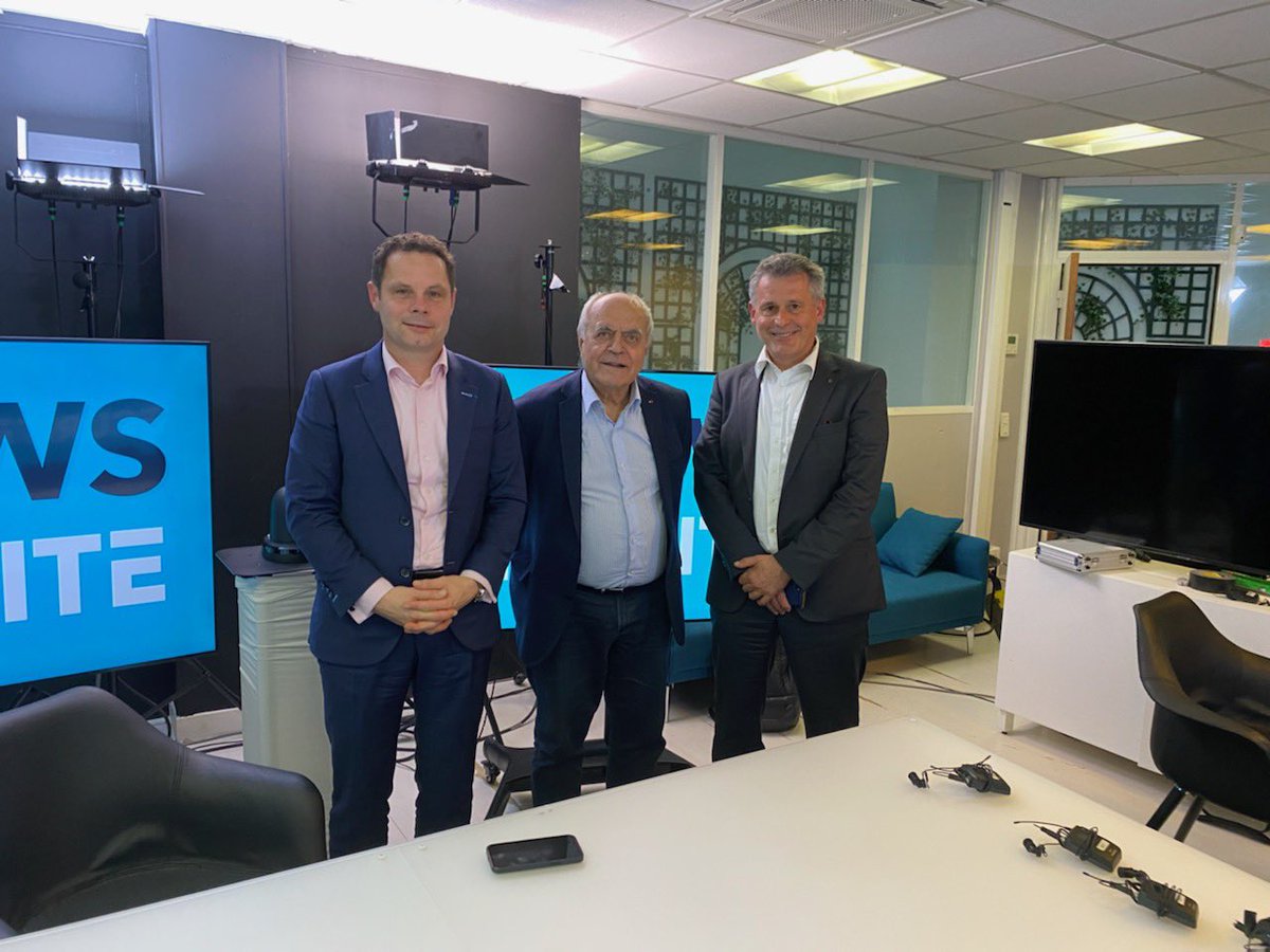 SibilleauM's tweet photo. 🙏 à @MichaelLejard d’avoir consacré une émission #Eclairages à la sécurité résidentielle, avec Alain Juillet, ancien Haut responsable en Intelligence Economique auprès du Premier Ministre, Marc Burg, préfet et professeur des universités et de Rémi Vincent, DG du @GITeS_Toulouse https://t.co/uwOK19xRHx