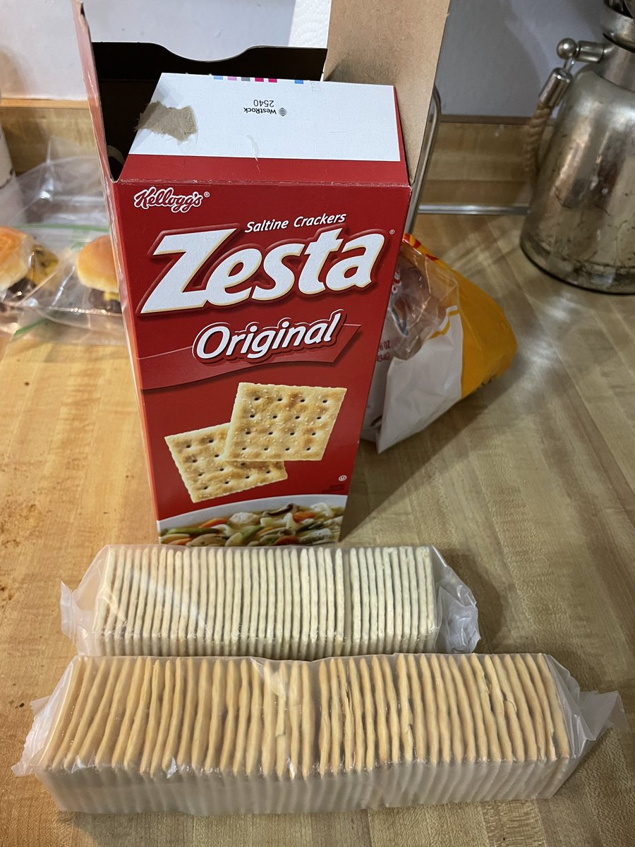 Mandys610's tweet image. Boy they get ya now…opened the new crackers and they are 1/4 smaller than previously and the price went up. 🤦🏻‍♀️ gotta love @Zesta crackers