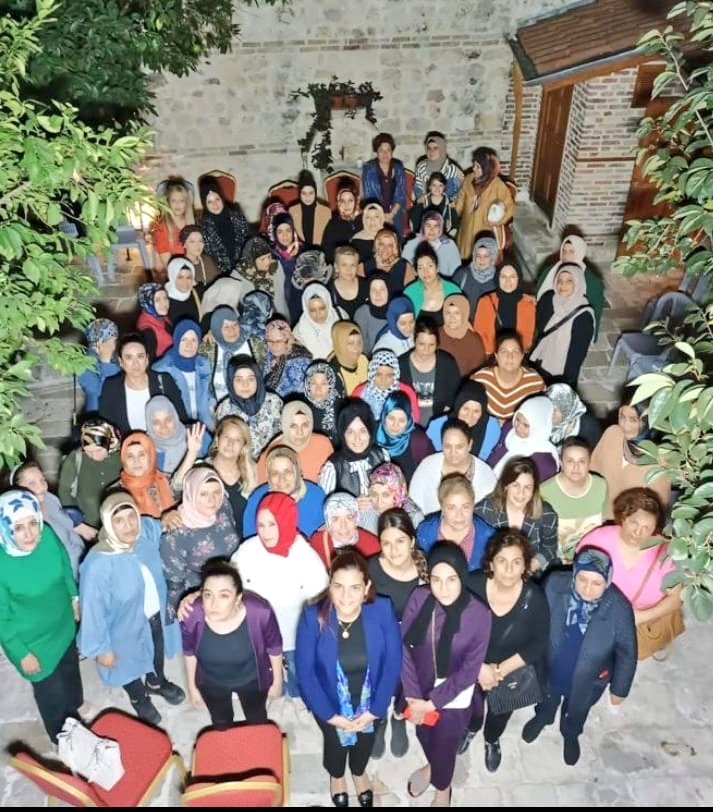 akkadin_hatay's tweet photo. 📍#AntakyaBelediyesiElSanatlarıMüzesi

Kadının kadını konuştuğu, keyifli bir gece geçirdik...

Tanışıp, muhabbet etmek, yeni yol arkadaşları kazanmakta cabası... 😉🤗

Bu davaya sözümüz var,
#Hedef2023 
Söyleyecek sözümüz var,
#TürkiyeYüzyılı https://t.co/PPPYSBajF5