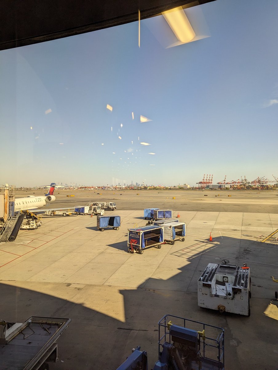 JoshuaBane's tweet photo. Zoom levels of the #Pixel7Pro from Newark terminal looking to the Big City!

#TeamPixelSummit #CampPixel #TeamPixel #GiftFromGoogle #ad @googlepixel_us https://t.co/K10jAUEFP1