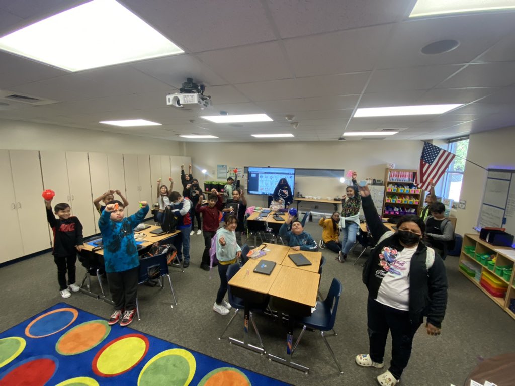 MrsMFitch_NBE's tweet photo. Thank you @MrsGray_NBE for setting up our #NorthBeltSchoolStore! #PBIS #ShowingExcellence #FitchsFriends #5thGradeTeacherThings @HumbleISD_NBE https://t.co/3queRfzNaY