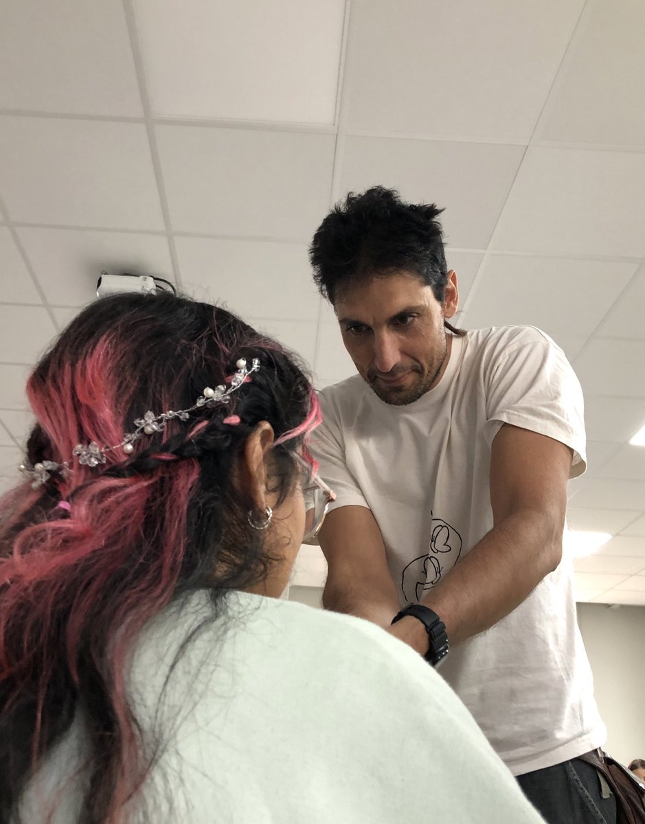 IesGomezMoreno's tweet photo. Ayer, las alumnas, alumnos y profes que forman nuestro equipo de mediación ha recibido una formación sobre la comunicación, el conflicto y la mediación a cargo de @ProyectoAvivar. https://t.co/JsHtpGJgkT