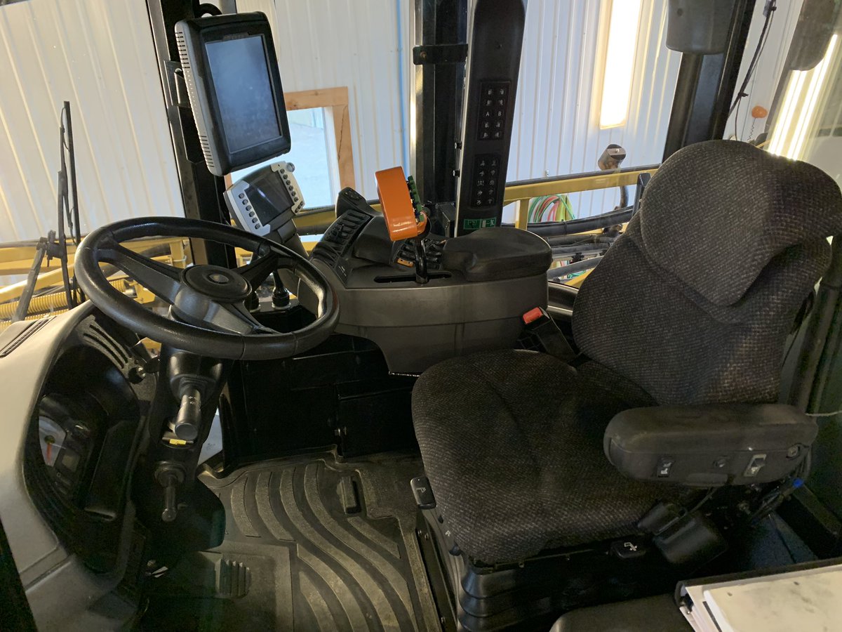 vantaygefarms's tweet image. Very clean RG1100 sprayer just in. 2710HRS, 1100gal, 100’, stainless plumbing, 380/90R46, viper pro, autosteer, section control, norac auto boom height, $137,500cdn.