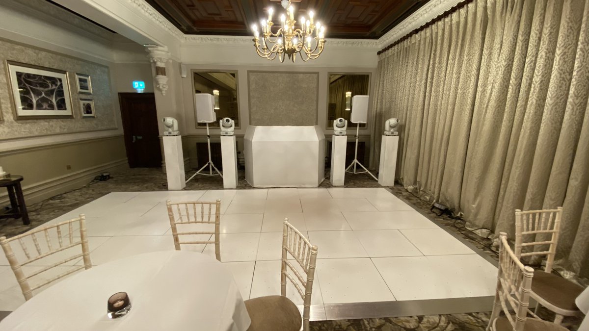 greenclawsent's tweet photo. A touch of colour goes a long way #weddinglighting https://t.co/ziAMT2IJBp