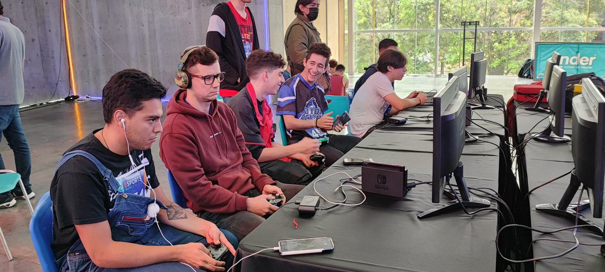 ObiVladKenobi's tweet photo. En Medellín, los torneos de Esports se vuelven tan habituales, que un día le envío un mensaje a la comunidad de Smash como :"hey, hay torneo el próximo jueves a las 9 am, llegan? Y la gente es como: "ok, normal, cuenta con nosotros". Gracias a @0tdEsports @HateSSBU @El_MrHyde https://t.co/y9YPQeX43g