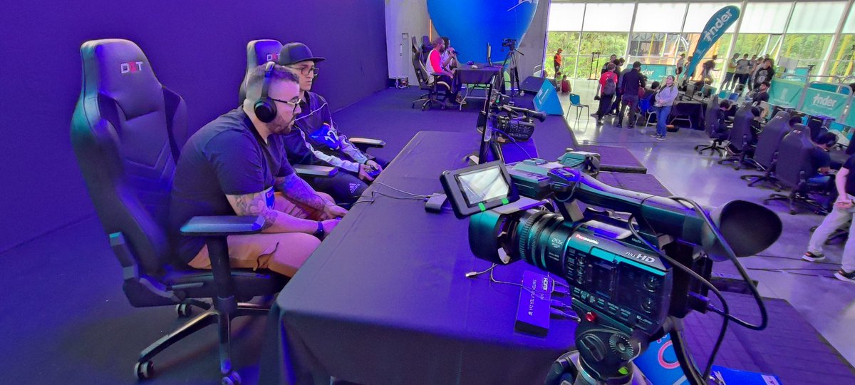 ObiVladKenobi's tweet photo. En Medellín, los torneos de Esports se vuelven tan habituales, que un día le envío un mensaje a la comunidad de Smash como :"hey, hay torneo el próximo jueves a las 9 am, llegan? Y la gente es como: "ok, normal, cuenta con nosotros". Gracias a @0tdEsports @HateSSBU @El_MrHyde https://t.co/y9YPQeX43g