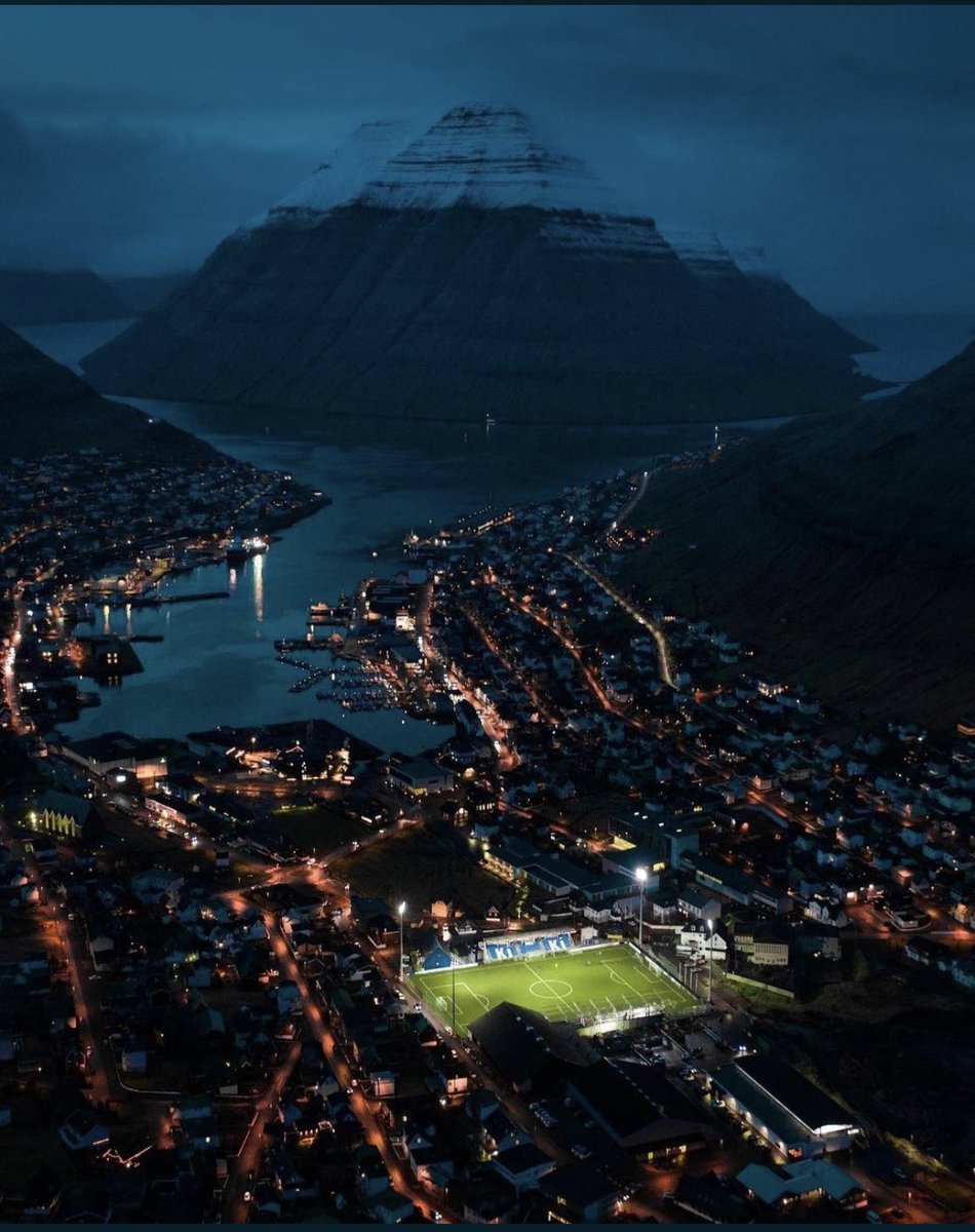 ufcfooty's tweet photo. 📍 Við Djúpumýrar, home to Klaksvíkar Ítróttarfelag 🇫🇴

No words needed tbh. Just look at it in the night 😍 https://t.co/BM21PhiCZj