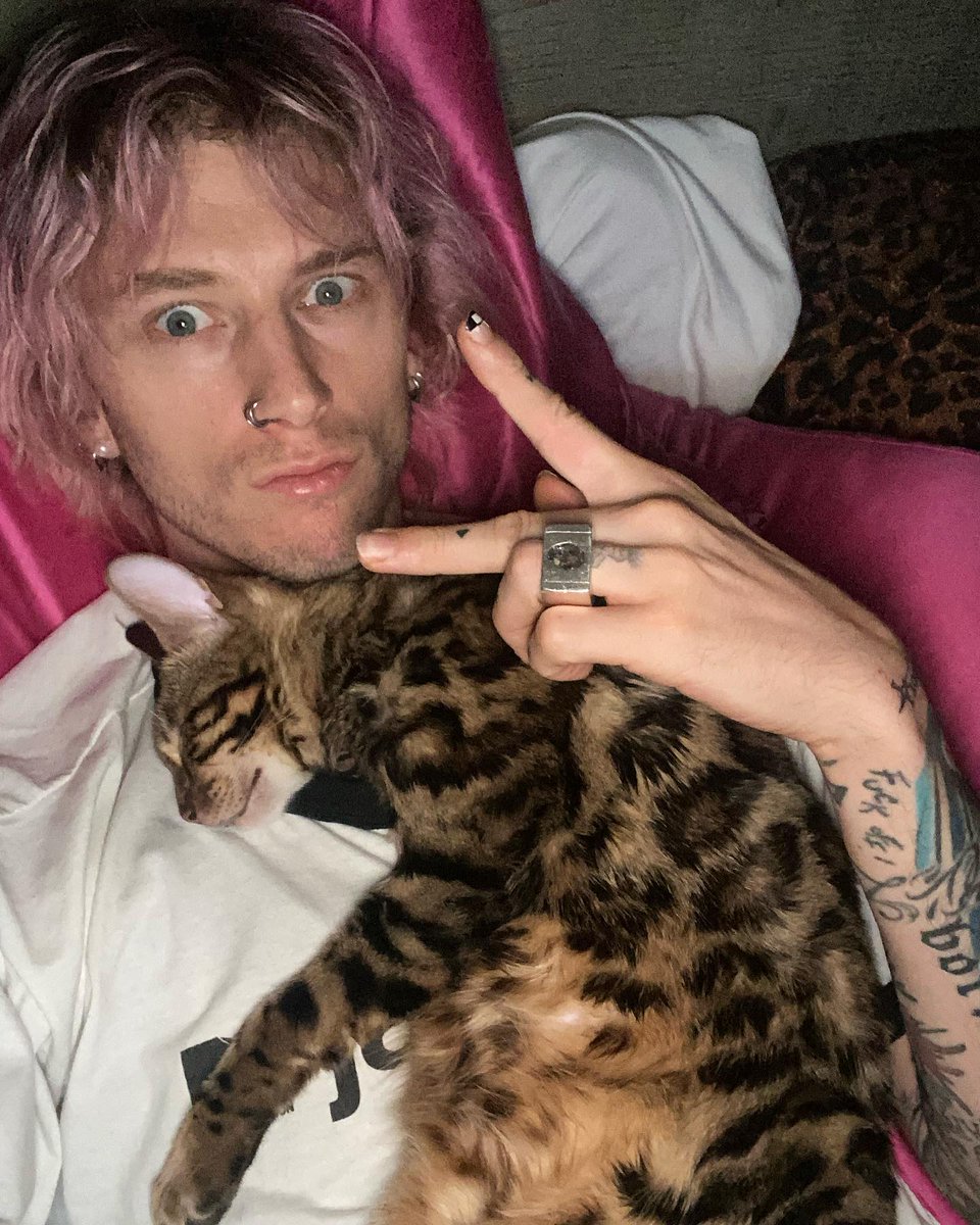 MGK Brasil tweet media