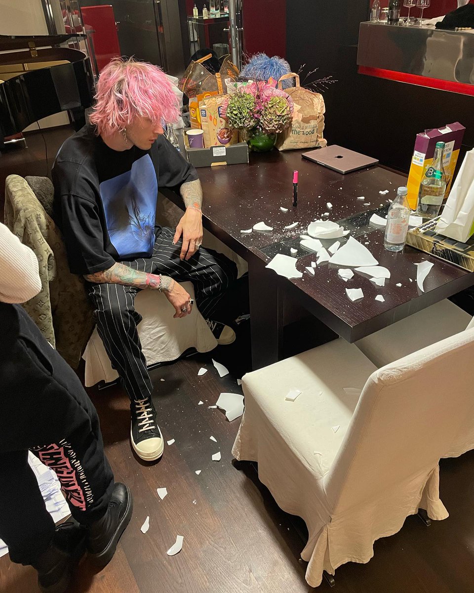 MGK Brasil tweet media