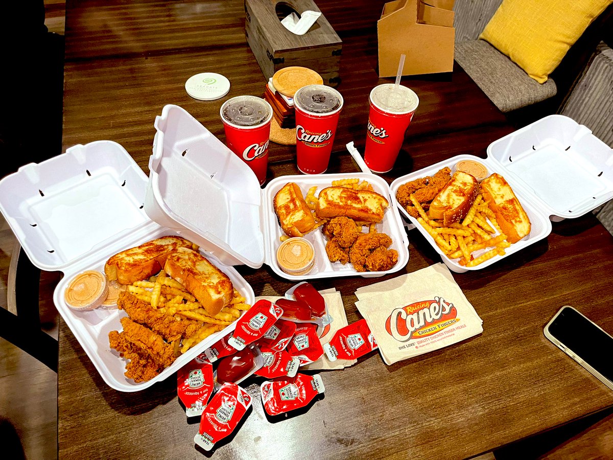 1128_wu's tweet photo. Time to show my ❤️@raisingcanes https://t.co/18YvuwQHGQ