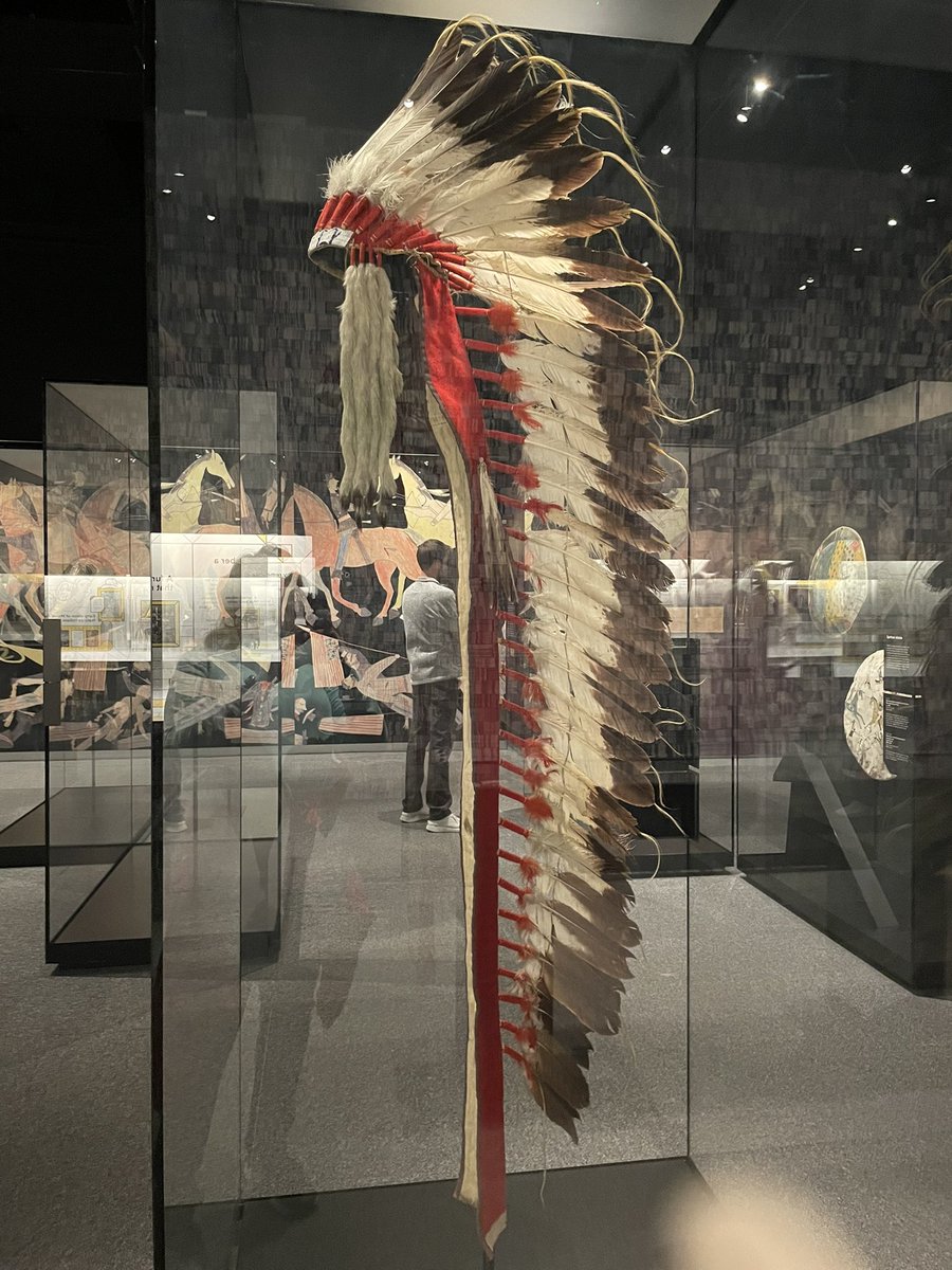 wilch_beth's tweet photo. A little souvenir shopping and then the sculpture garden and Native American Museum. #bus4fun https://t.co/RuNT5ii9XD