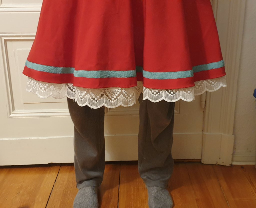 Daiyame's tweet photo. Super random, aber ich hab vor Wochen schon 3 Meter Gardine aufm Türkenmarkt geholt um meinen (1.) Petticoat aufzuhübschen. ✨
Und es hat sehr gut funktioniert & macht mich sehr glücklich. 😌
#DaiCraft #Cosplay stuff https://t.co/5NMdAMdrR0
