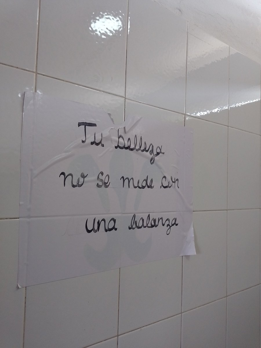 trast0rn4d4's tweet image. se acabó la anorexia hermanas