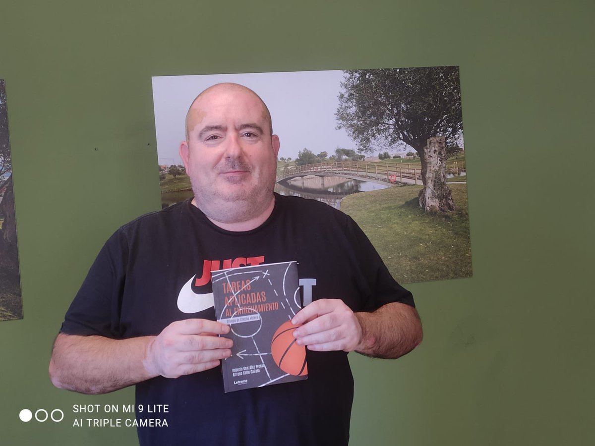 TareasAplicadas's tweet photo. Óscar, Rubén y José Antonio han comenzado la temporada en el @cblaflecha con un libro nuevo para sus entrenamientos 🏀

¡Gracias y suerte a todos los equipos del club! https://t.co/1Xbs4IKd6m