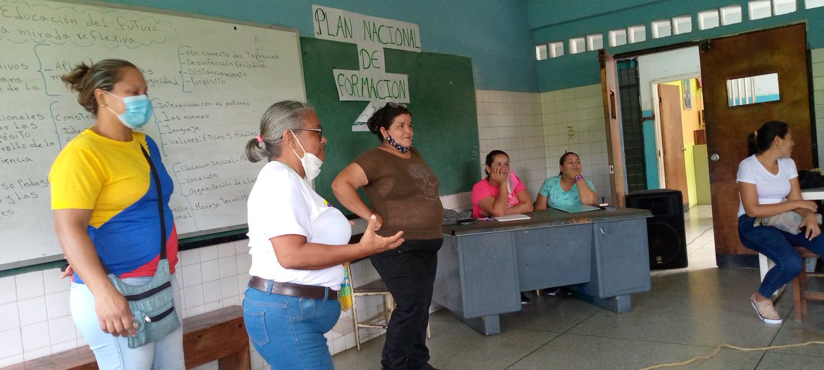 #cbit Edecio Echezuria en el 2do día de formación del 1er módulo del Plan de Formación juntos para la Educación del Futuro como participante en la UEN Francisco Linares Alcántara <a href="/_LaAvanzadora/">Yelitze Santaella</a>
<a href="/leoalvacabrera/">Prof. Leonardo Alvarado</a> <a href="/pedrogordon2121/">Pedro Gordon</a> <a href="/Fundabit_/">FundabitOficial</a>  <a href="/FundabitAragua/">FUNDABIT ARAGUA</a>
