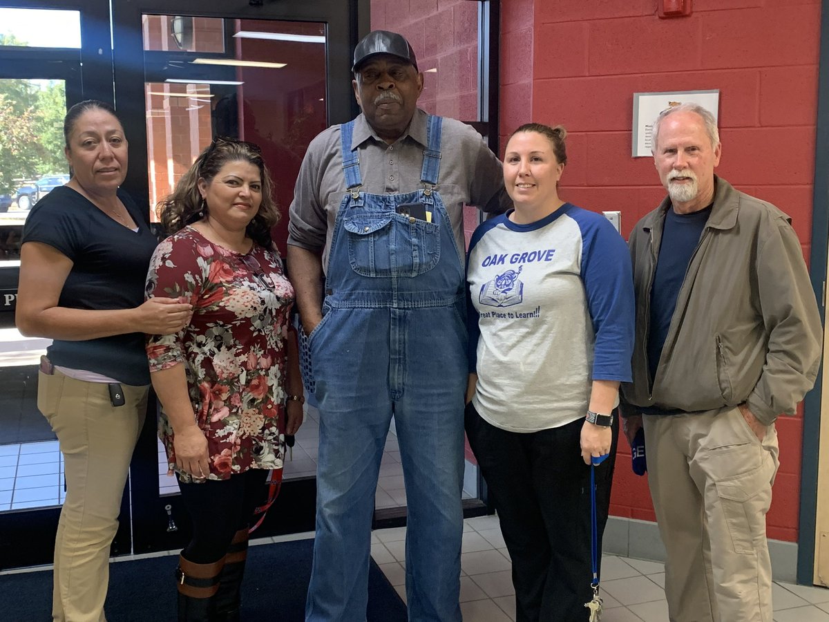 OGEStigercubs's tweet photo. Shout out to this hard working team on Custodian Appreciation day! #OGESfamily https://t.co/PppmhmBhmU
