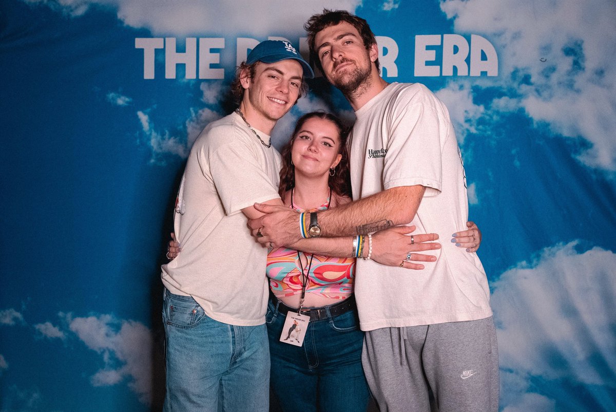 angela 🜲♢ tweet media