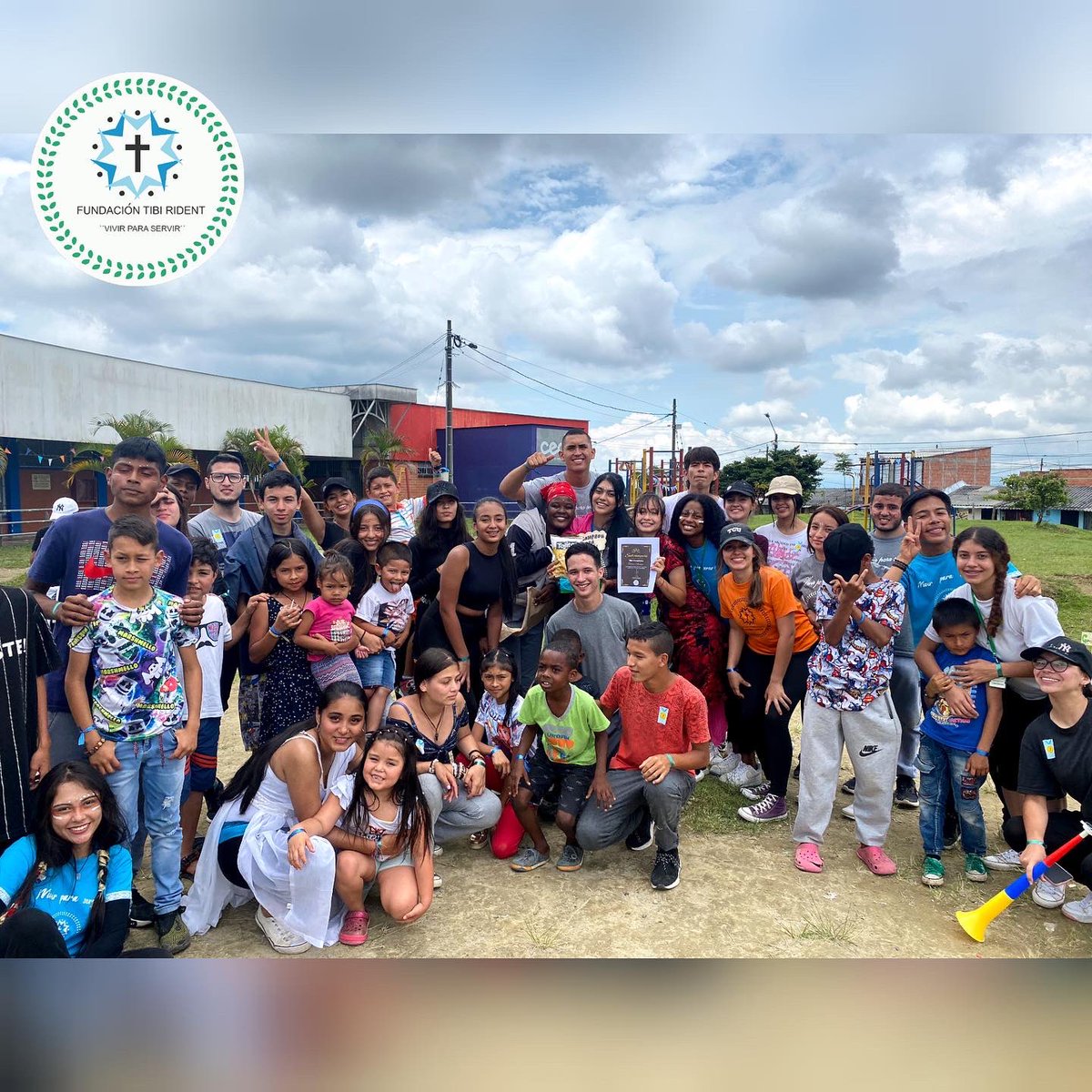 TibiRident's tweet photo. Tibi, es un honor servir en tu nombre. ⚪️🔵🟢 Gracias a todos los que hacen posible este cambio, gracias a quienes siguen nuestros pasos y deciden dejar huellas. 👣 Agradecimiento total al Remanso por siempre estar dispuesto a recibir nuestro amor, esfuerzo y alegría.
#TibiRident https://t.co/3g3hX6fs3o