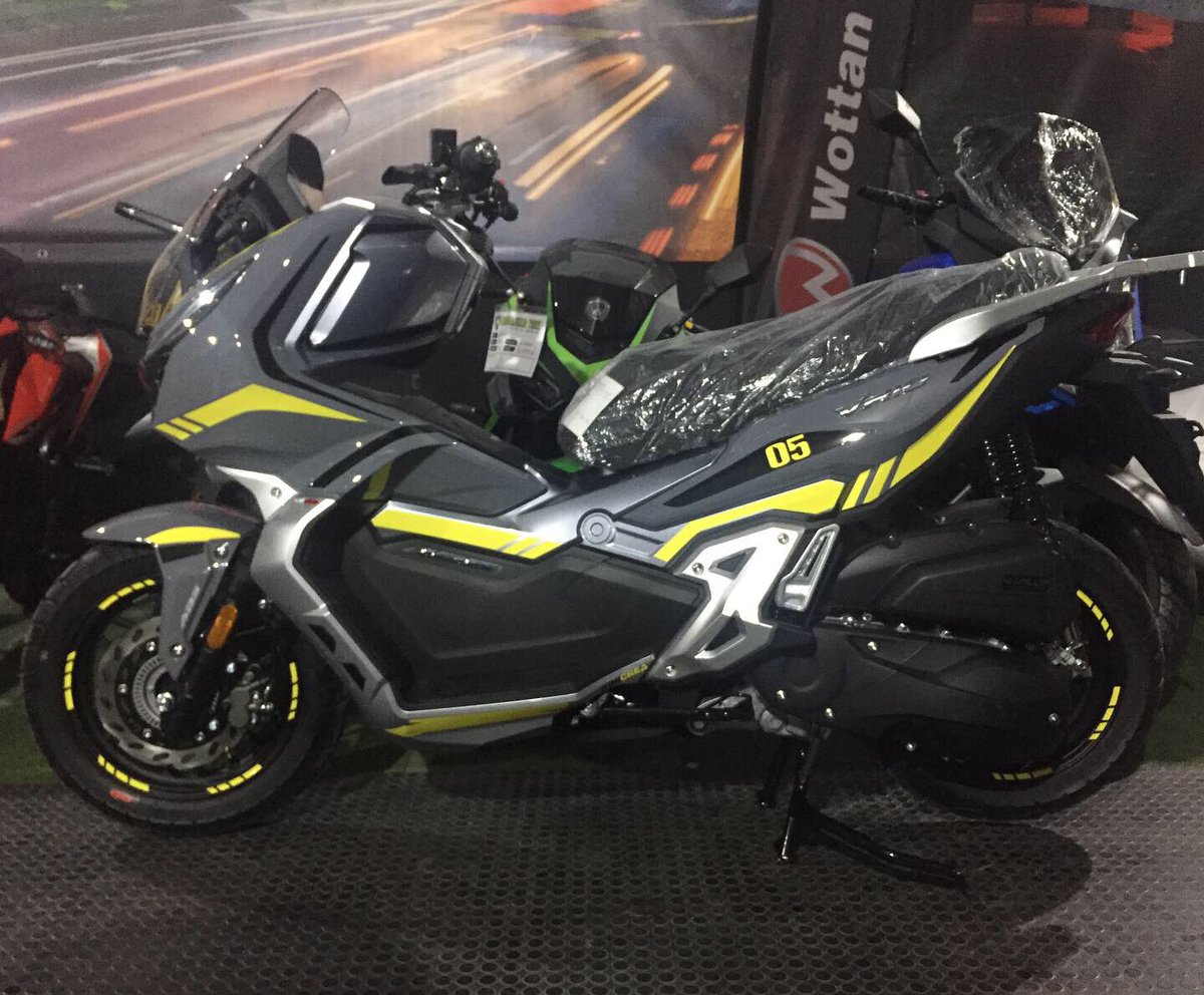 KINICREA's tweet photo. Design 2 for this @MH_Motorcycles Vr10 from #Andaluzabikesevilla #kinicrea #designyourlife #beCREA #motorhispania #vr10 #scooter https://t.co/BBaVAmCLYN