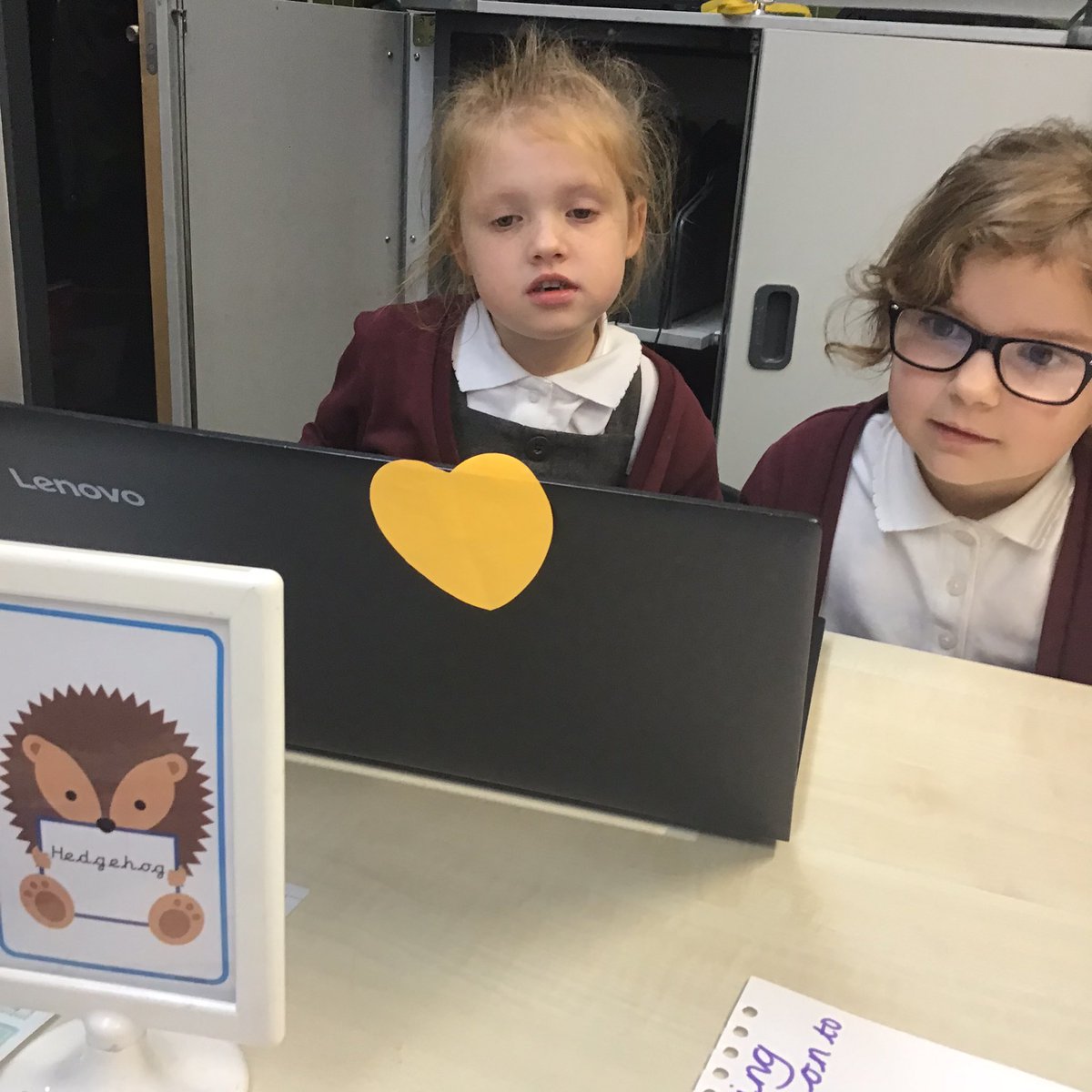 JHHLTA_DPS's tweet photo. Well after a few stressful Thursday afternoon all of @Class3DP have finally managed to log on independently. We are also able to open Word, change the size and colour of our font and some of us have been able to print 👏 👏 @DartonPrimary #DPS_computing #superstars https://t.co/zmYr9eYWLM