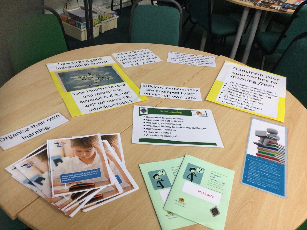 CanonSladeLib's tweet photo. A chance to showcase our fabulous library and its resources at sixth form open evening #lovelibraries #independentlearner @CanonSladeSixth https://t.co/ErWZoXTa4f