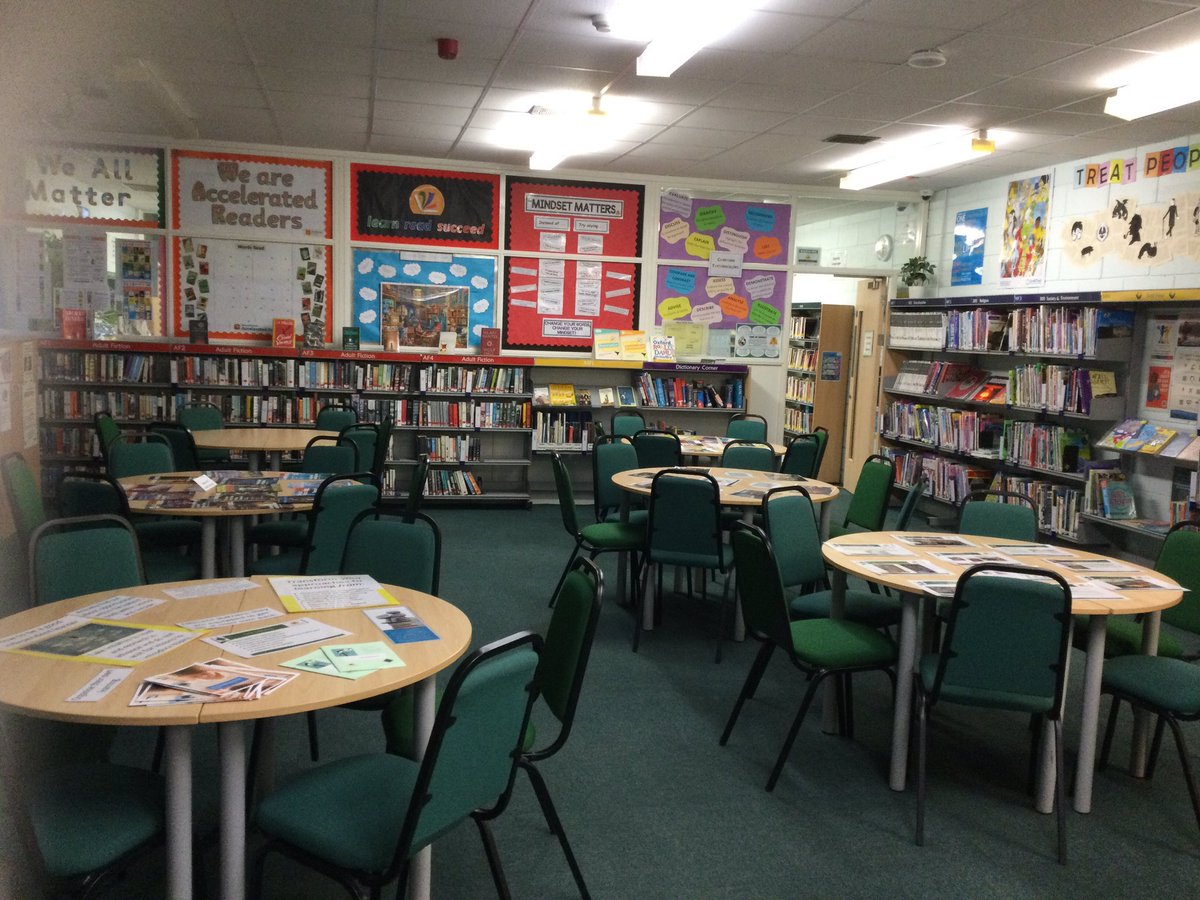 CanonSladeLib's tweet photo. A chance to showcase our fabulous library and its resources at sixth form open evening #lovelibraries #independentlearner @CanonSladeSixth https://t.co/ErWZoXTa4f
