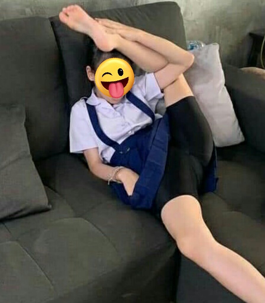 @tenttenuy เห็นหลานสาวของแฟนนอนเล่นแบบนี้แล้วอยากจะเข้าไปจับค..ยกะแทก..ห..เวลาแฟนผมไม่ยุ