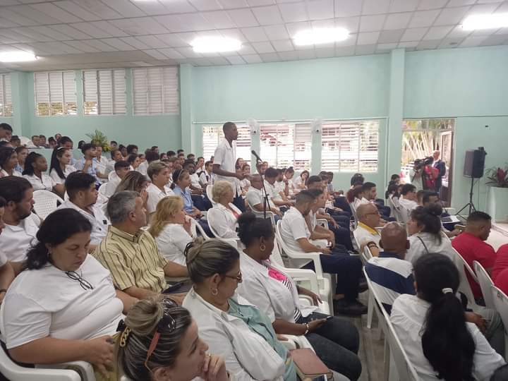 Colina_CTCuba's tweet photo. Sesión plenaria del #10Congreso de la #FEU se desarrolla en la Facultad de Tecnología y Enfermería de la Universidad de Ciencias Médicas de #VillaClara. https://t.co/SBahtFFPr2