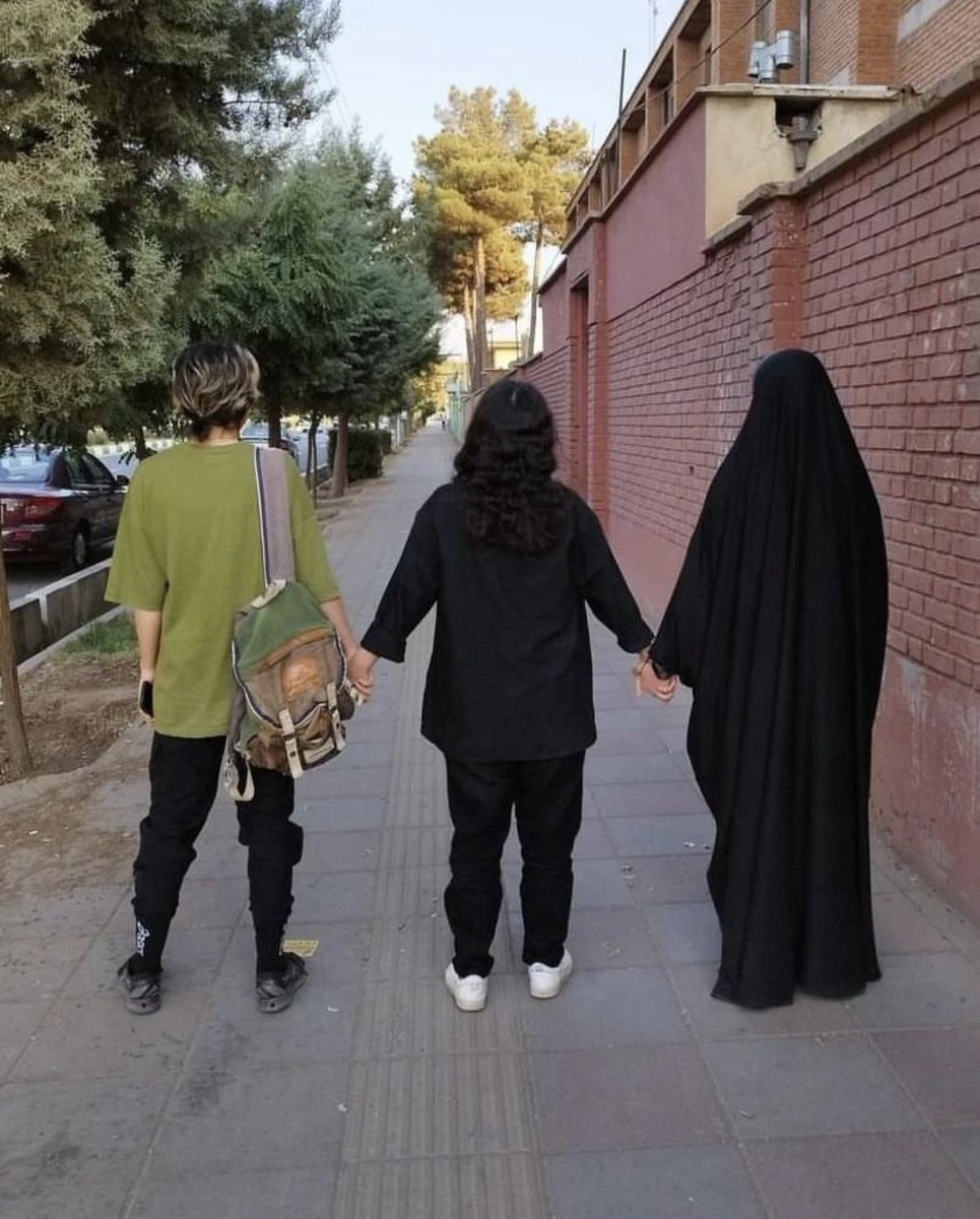 This is what freedom of choice looks like, this is what unity looks like, this is what a women-led movement looks like. #Iran