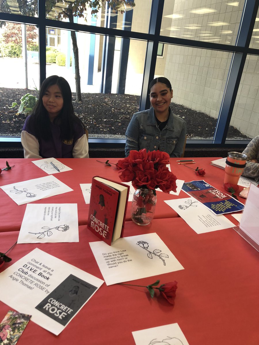 LisaLakerFCHS's tweet photo. 🌹🌹🌹Aerial &amp; Meng Zhen did a great job facilitating @angiecthomas CONCRETE ROSE @FTCSCFCHS @fcmediacenter today! Proud of you! 🎉📚 https://t.co/HkOLaQmOt9