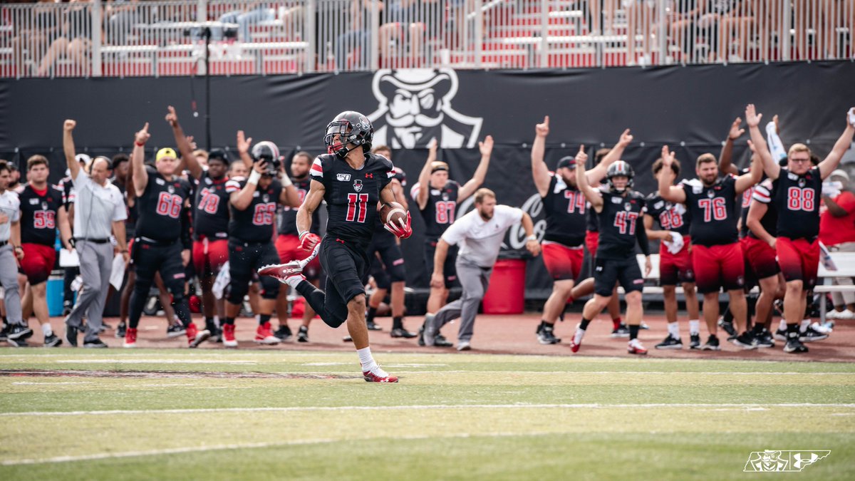 GovsFB's tweet photo. #ThrowbackThursday 🎩🏈

Next Saturday's game against Jacksonville State is a 𝗕𝗟𝗔𝗖𝗞𝗢𝗨𝗧! If you forgot the last time we had a  𝗕𝗟𝗔𝗖𝗞𝗢𝗨𝗧 against JSU at Fortera Stadium, let us remind you...

𝗚𝗢𝗩𝗦 5⃣2⃣
#19 Gamecocks 3⃣3⃣

#ChaseTheLion | #LetsGoPeay https://t.co/9ehcd0VAkh