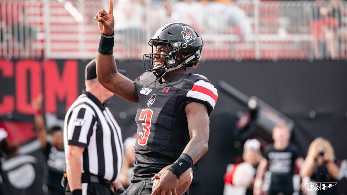 GovsFB's tweet photo. #ThrowbackThursday 🎩🏈

Next Saturday's game against Jacksonville State is a 𝗕𝗟𝗔𝗖𝗞𝗢𝗨𝗧! If you forgot the last time we had a  𝗕𝗟𝗔𝗖𝗞𝗢𝗨𝗧 against JSU at Fortera Stadium, let us remind you...

𝗚𝗢𝗩𝗦 5⃣2⃣
#19 Gamecocks 3⃣3⃣

#ChaseTheLion | #LetsGoPeay https://t.co/9ehcd0VAkh