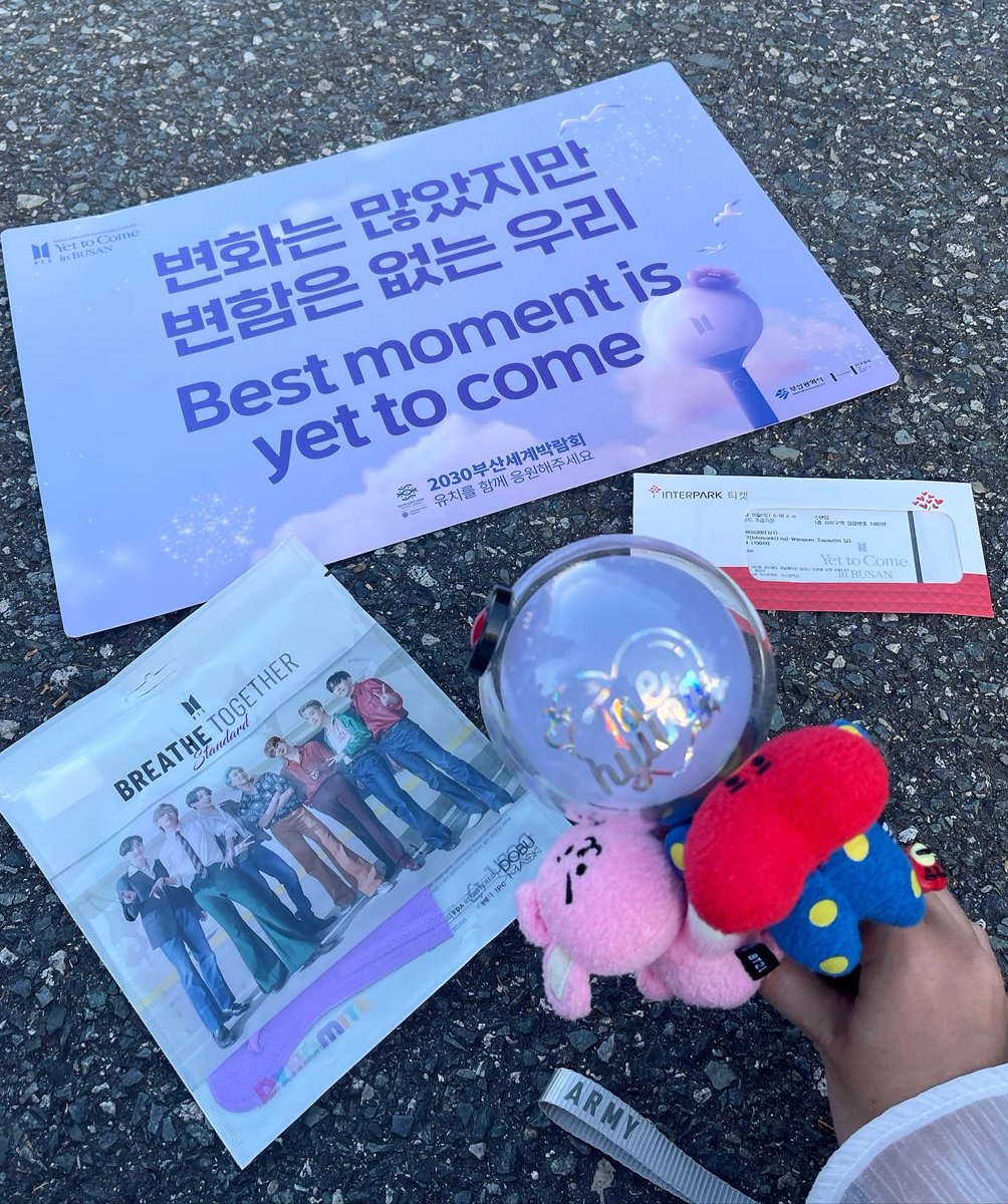 041712ws's tweet photo. Yoongi marry me 💍#YetToComeTHECITYinBUSAN #YetToComeinBUSAN #bts https://t.co/9oWpXqlNpx