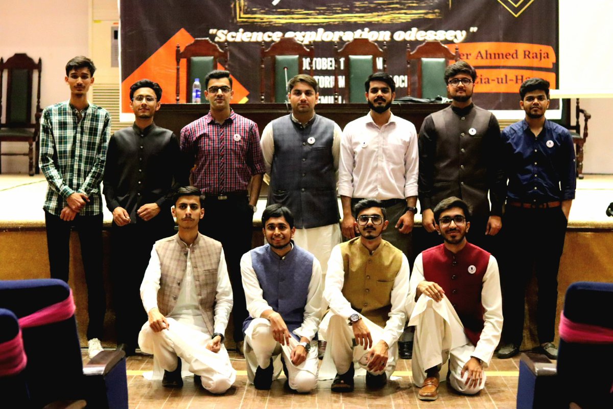 ShahmirAzhar2's tweet photo. Got late. But anyhow...
Where there's a will there's a way! ✨️ "تفکر"
Won't trade the world for these men (and all those behind the scene)! ❤️
الجھ رہے ہیں زمانے سے چند دیوانے!
#KEMHOW
#تفکر
#three_membered_society https://t.co/LKk1H0xTwz